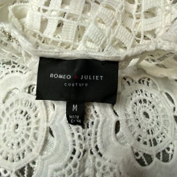 Romeo + Juliet Couture Crop with Eyelit Back - Picture 4 of 6